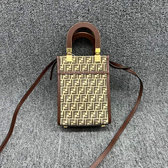 100% Authentic Fendi Shoulder Bag - Picture 2 of 16